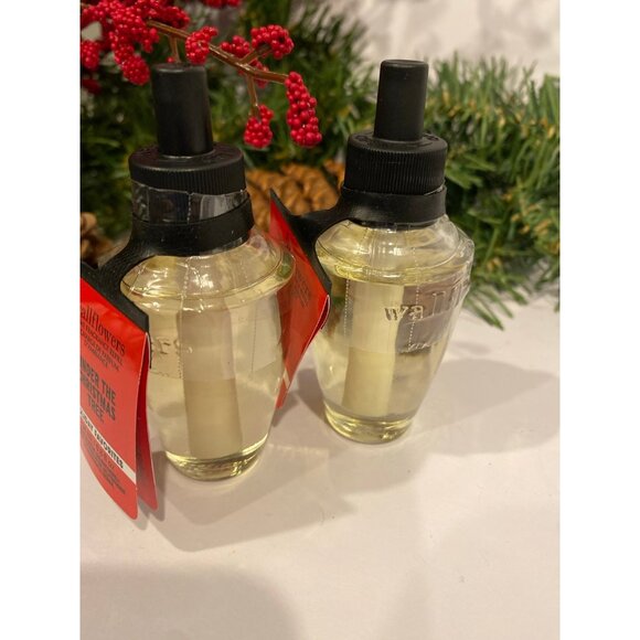 Bath & Body Works Christmas Holiday 2 New Wallflowers - Picture 6 of 6